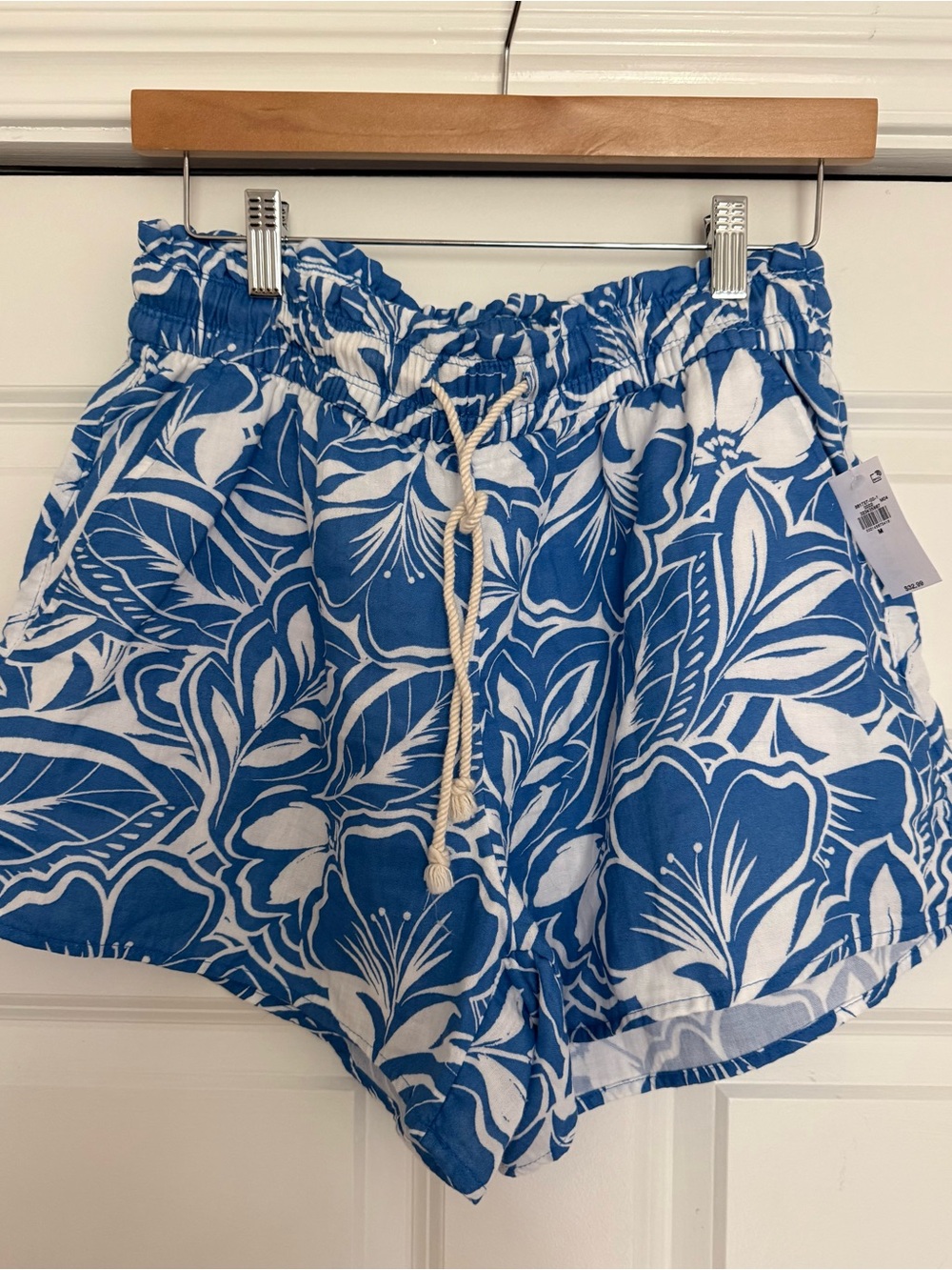 Old Navy Blue and White Floral Drawstring Shorts.NWT